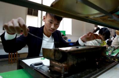 勞務(wù)派遣亂象侵襲校園 職校中介聯(lián)合操縱學(xué)生工，用工市場信任危機加劇